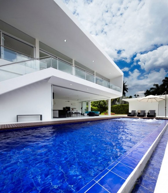 design minimalist casa cu piscina