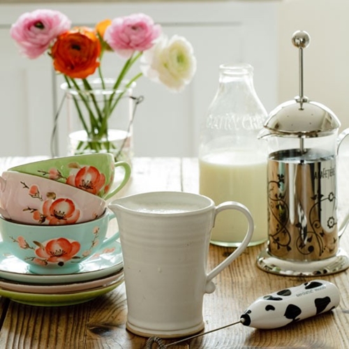 country-kitchen-tableware